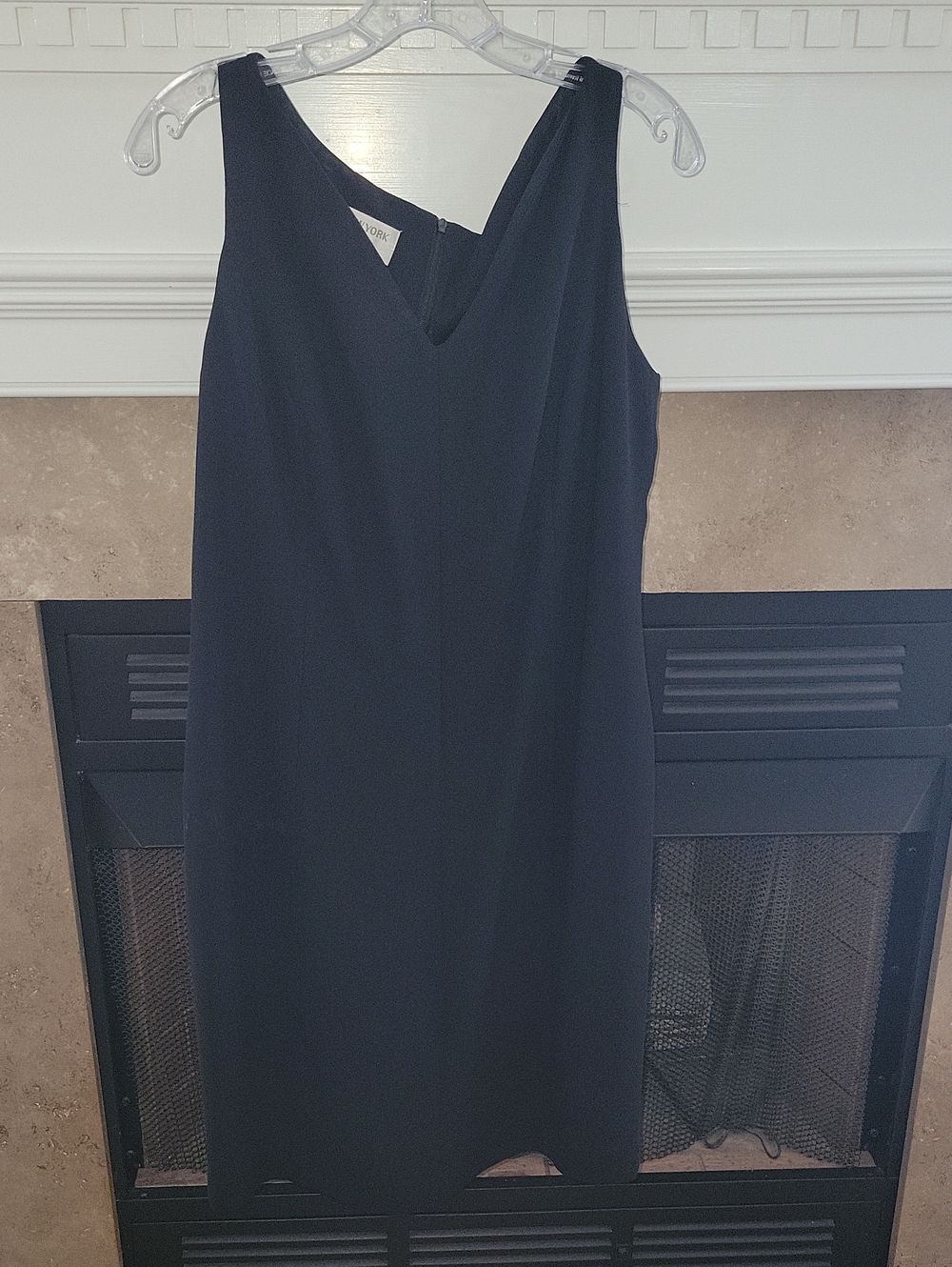 Jones New York Black V-Neck Sleeveless Midi Dress